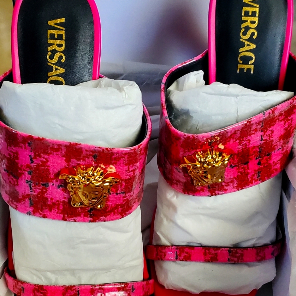 Versace Pink Sandals h 105 tessuto tweedsize 41. Never worn.